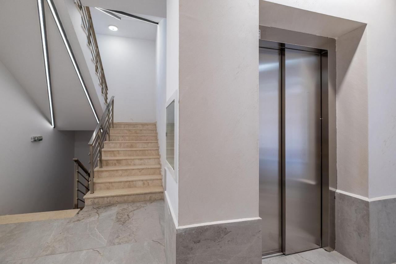 Emirates Lux Apartment And Parking София Экстерьер фото