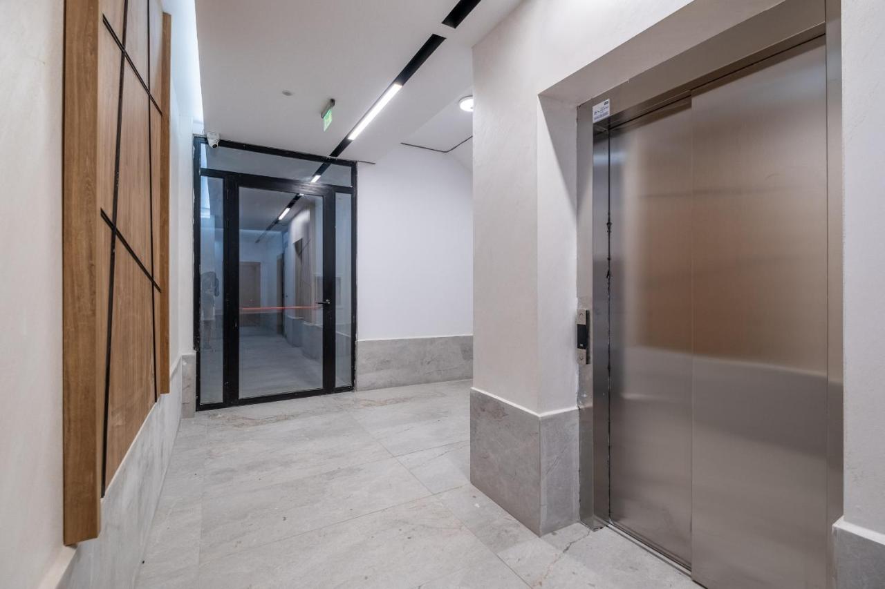 Emirates Lux Apartment And Parking София Экстерьер фото