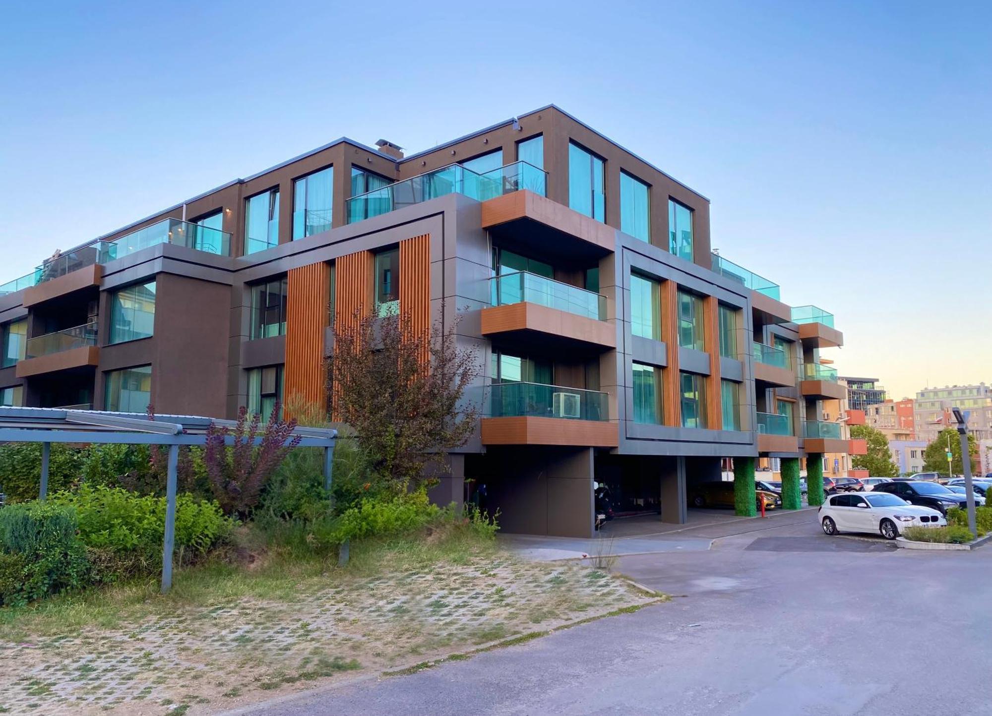 Emirates Lux Apartment And Parking София Экстерьер фото